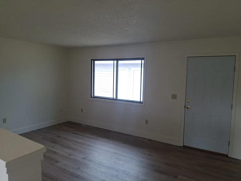 402 N 19th Ave #404 — Photo 4
