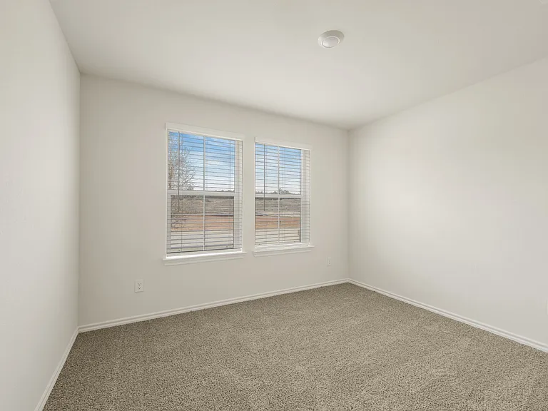 1558 Brooke Dr — Photo 7