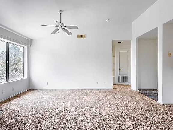2x2 empty living