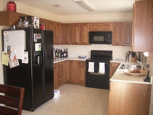 3 bed, 1600 sqft, $1,500 — Photo 2