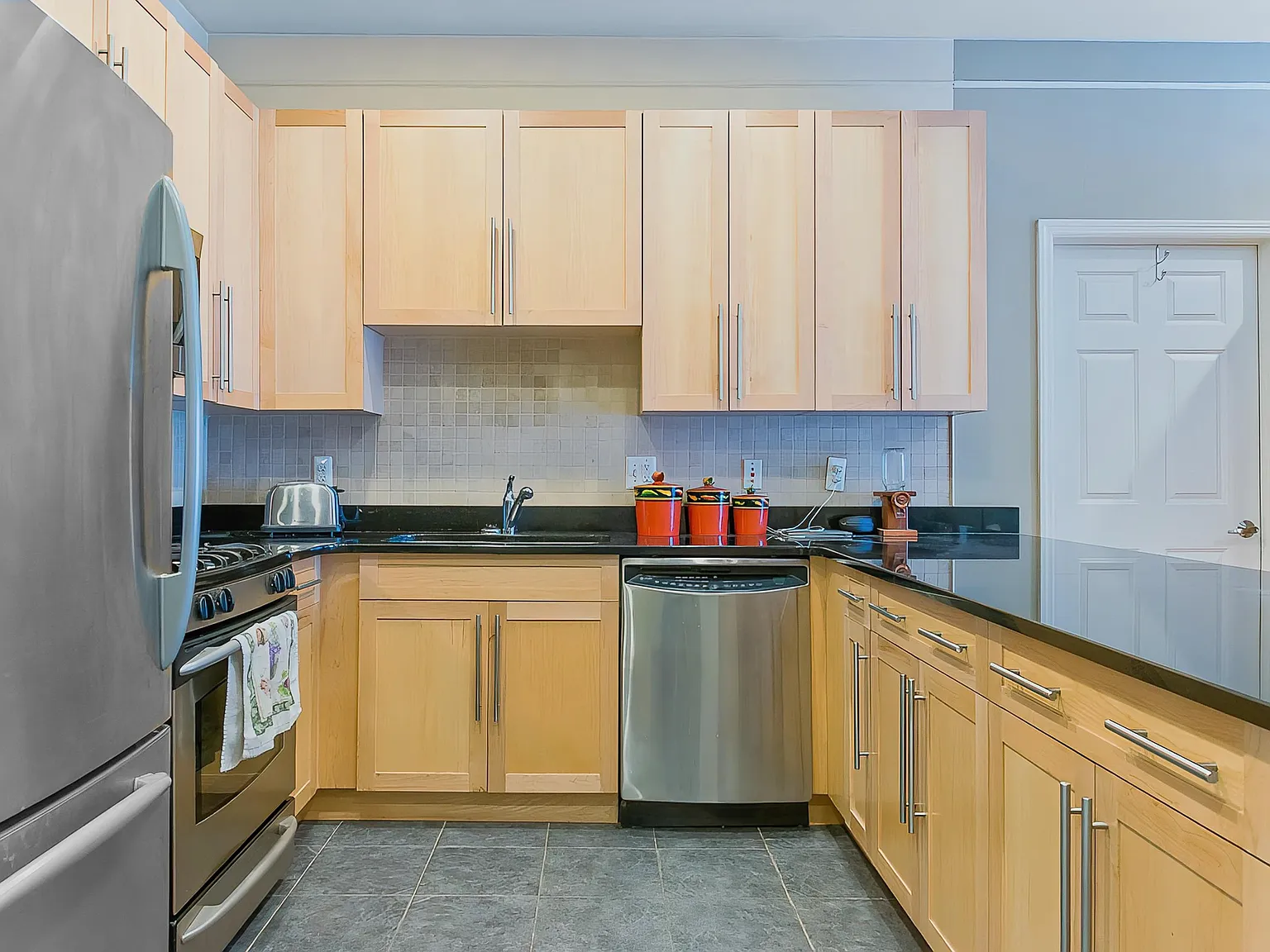 1300 Grand St Association — Photo 3