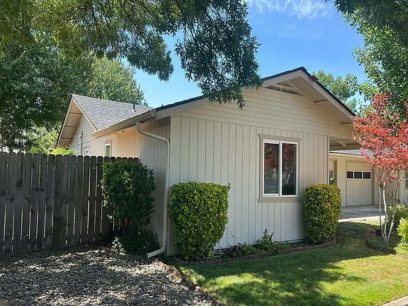 2nd image of 632 SW Sunwood Way