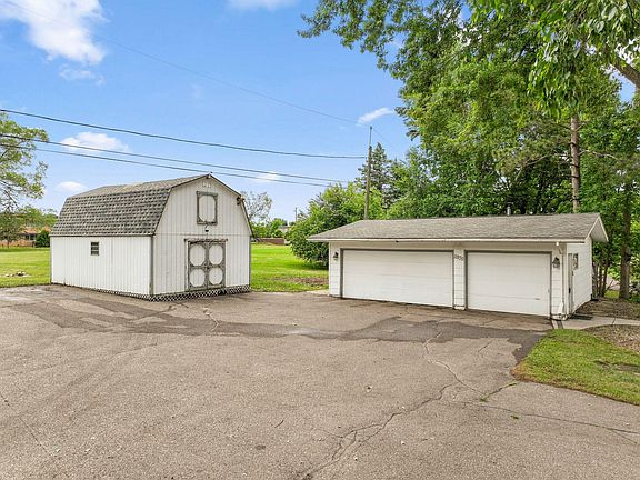 5th image of 11935 Oak St