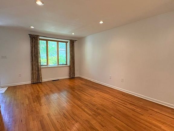 5th image of 2071 Golf Course Dr
