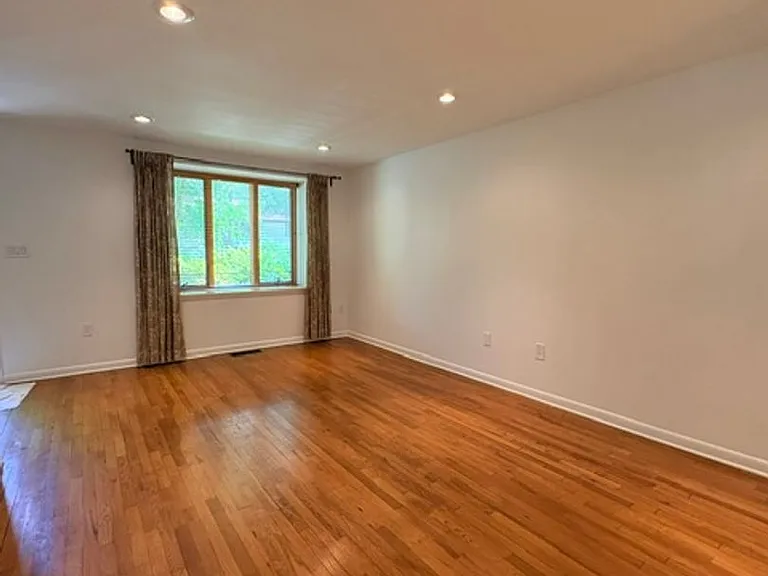 2071 Golf Course Dr — Photo 5