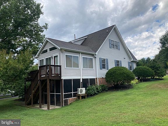 5th image of 36 Spring Ct