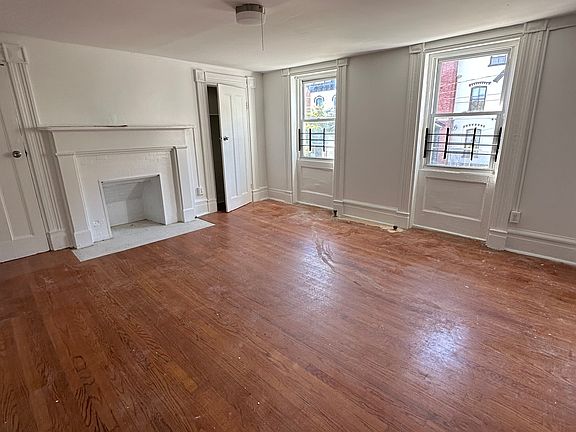 3rd image of 282 Grand St Floor 2