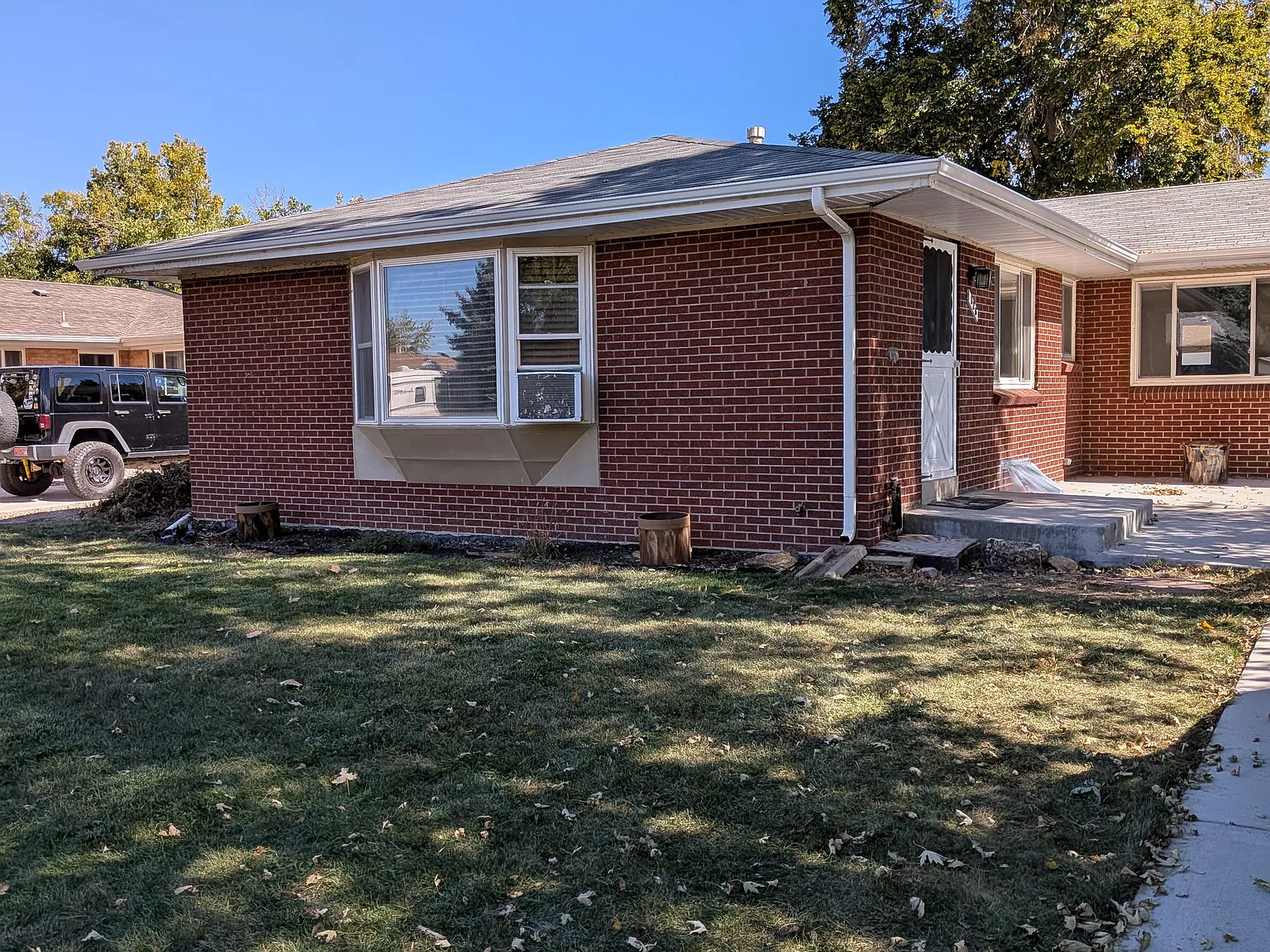 3 bed, 1.5 bath, 1348 sqft, $2,500 — Photo 3