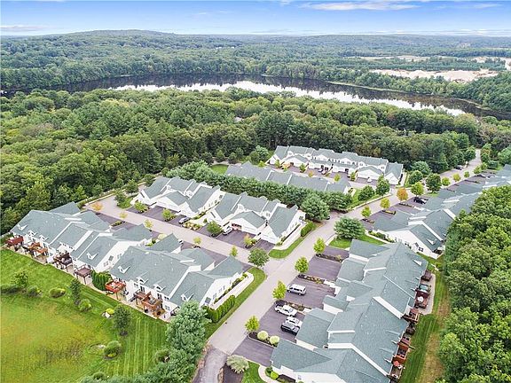 3rd image of 8 Silver Pines Blvd