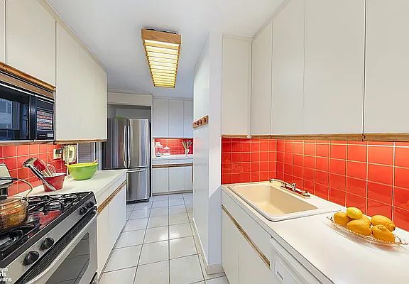 5th image of 15 W 72nd St APT 17B