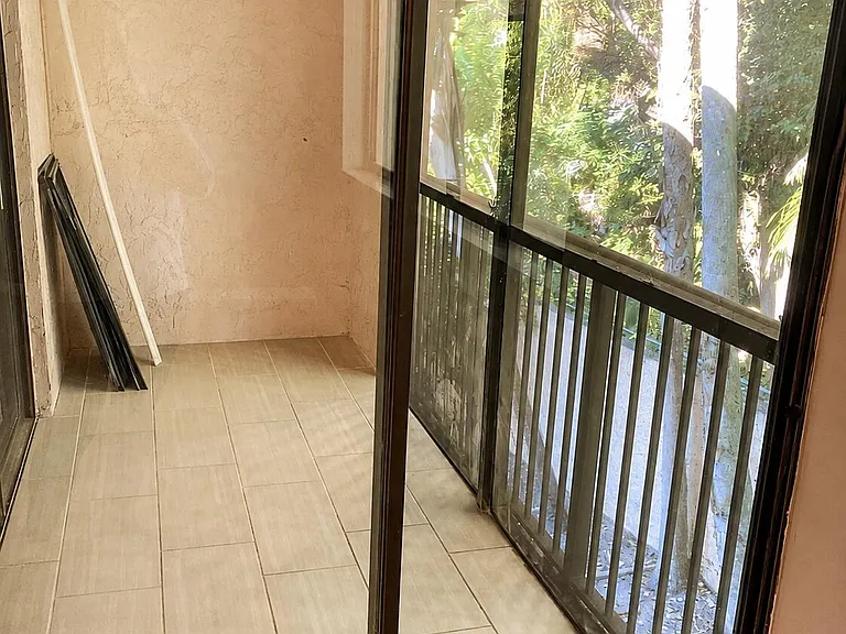 2550 SW 18th Ter #1606 — Photo 6