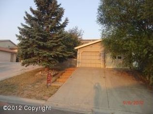 7010 Robin Dr, Gillette, WY 82718