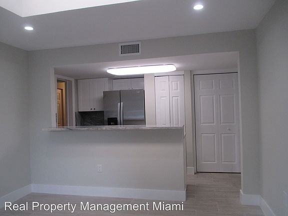 3rd image of 15018 Coconut Ave