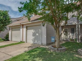 308 Woods Edge Ct, Virginia Beach, VA 23462