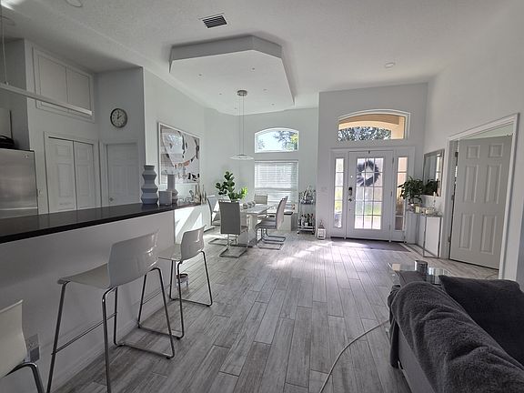 3rd image of 7131 Colonial Lake Dr