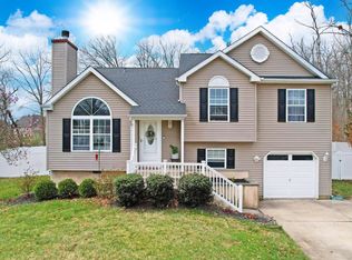 332 Copperfield Dr, Williamstown, NJ 08094
