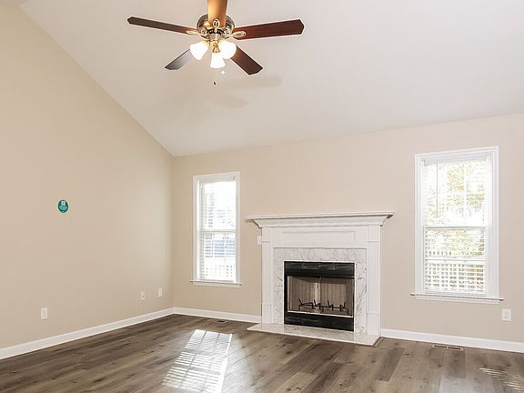 5th image of 300 Wood Green Dr