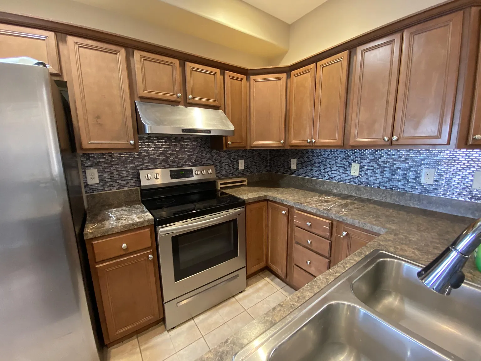 3 bed, 1433 sqft, $1,950 — Photo 3