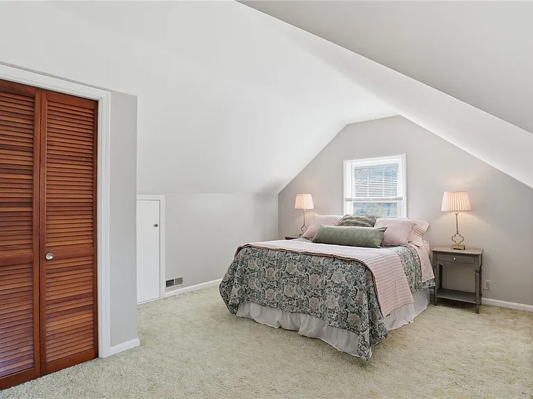 37 Oakmount Dr — Photo 16