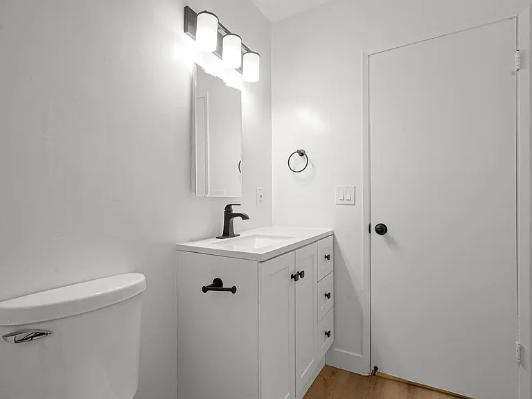 928 4th St #5 — Photo 21