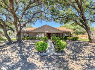 100 E Bluebonnet Dr, Uvalde, TX 78801