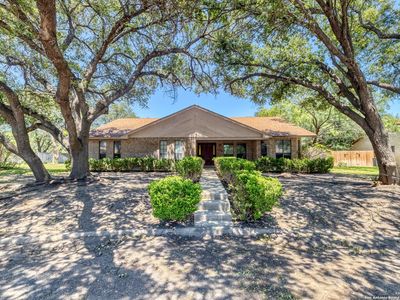 100 E Bluebonnet, Uvalde, TX, 78801