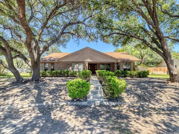 100 E Bluebonnet, Uvalde, TX 78801