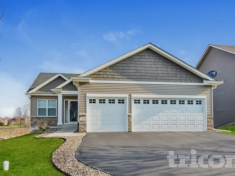 1341 Meadow Ln — Photo 1