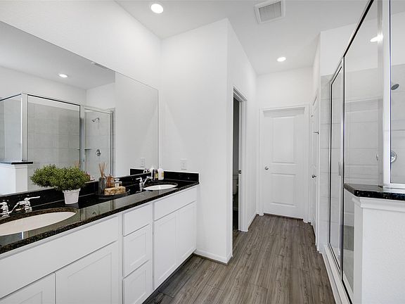 5th image of 26714 Plain Glee St