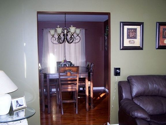 5th image of 890 Caravelle Dr