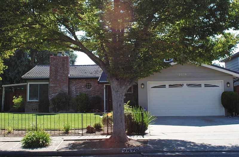 1st image of 2579 Saint Lawrence Dr