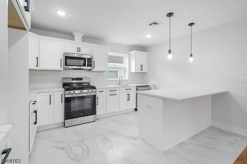 3 bed, 2.0 bath, $3,800 — Photo 4