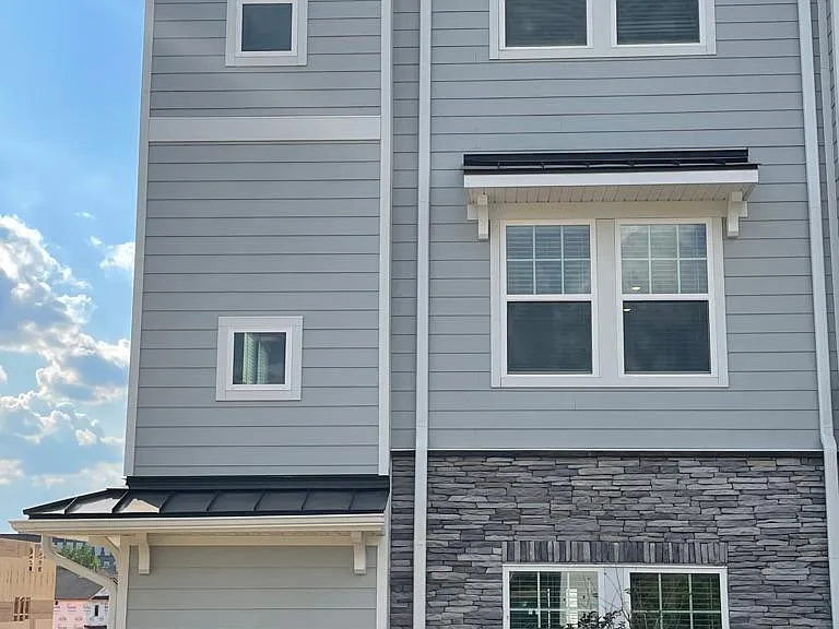 2404 Arbor Loop Dr — Photo 1