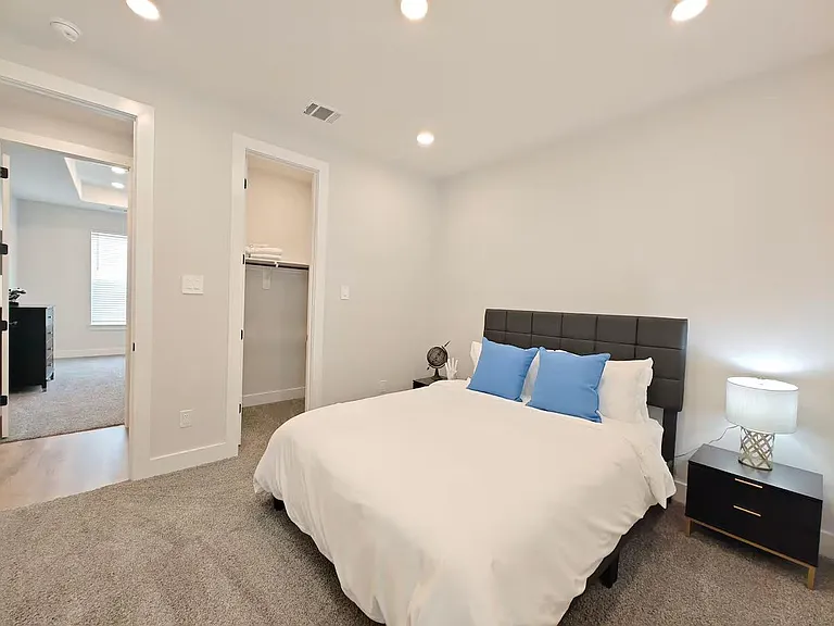 1604 Malvern St — Photo 35
