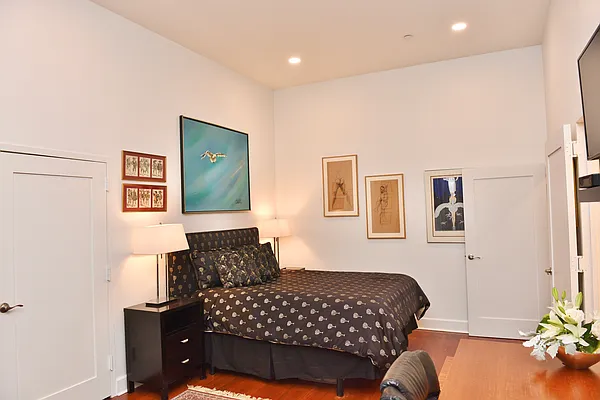 Sold by Holly's Staten Island Buzz | media 15