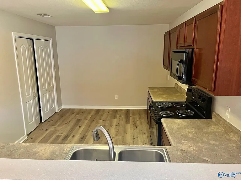 193 Cloverbrook Dr — Photo 5