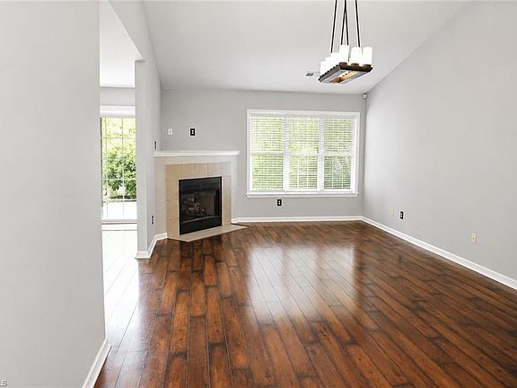 3rd image of 730 Wynbrook Square Ln