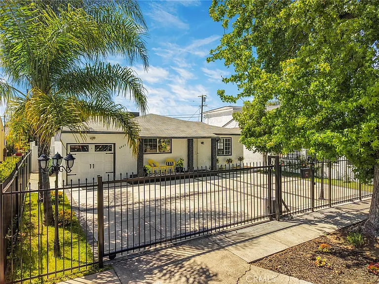 6823 Matilija Ave — Photo 2