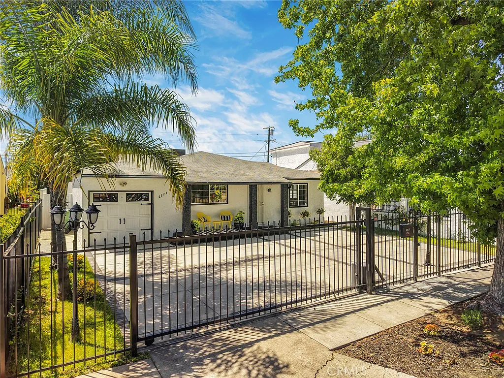 Building Photo - 6823 Matilija Ave
