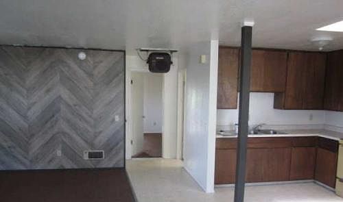 2nd image of 1670 Victor Blvd #B