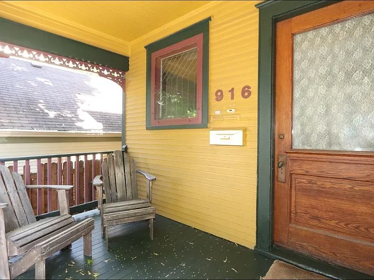916 Pleasant St #2 — Photo 2