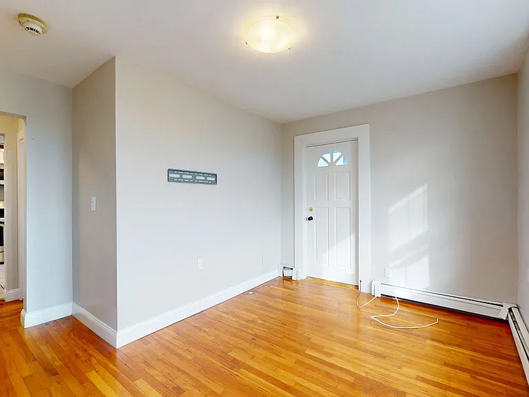 972-974 Saratoga St #6 — Photo 3
