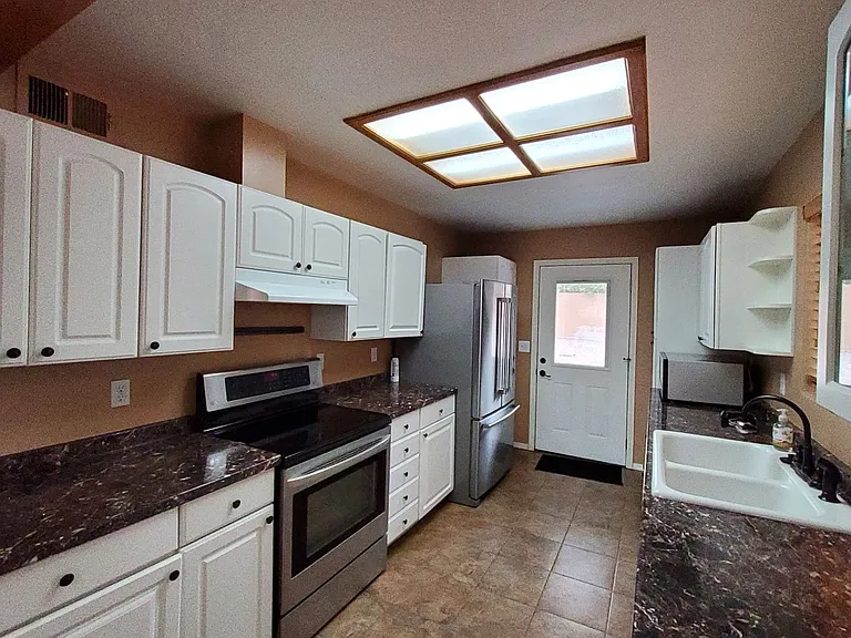 107 W Sherwood Dr — Photo 6