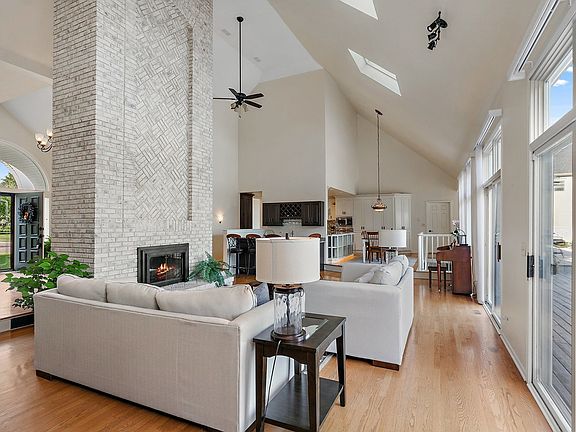 3rd image of 24323 Turnberry Ct