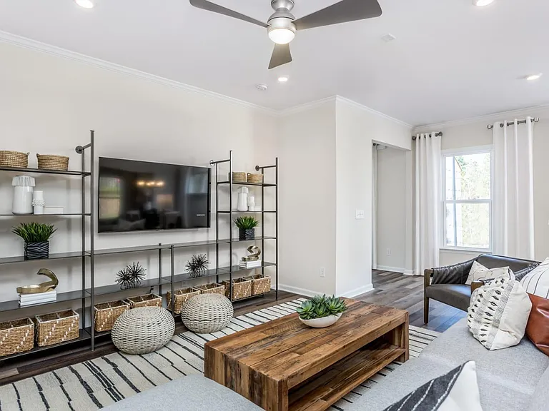 319 Villanova Dr — Photo 13