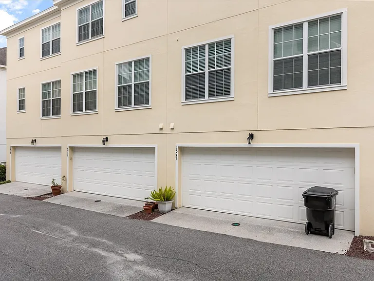 2046 Prospect Ave #1 — Photo 33