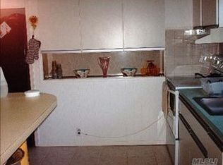 31 Steven St, Plainview, NY 11803