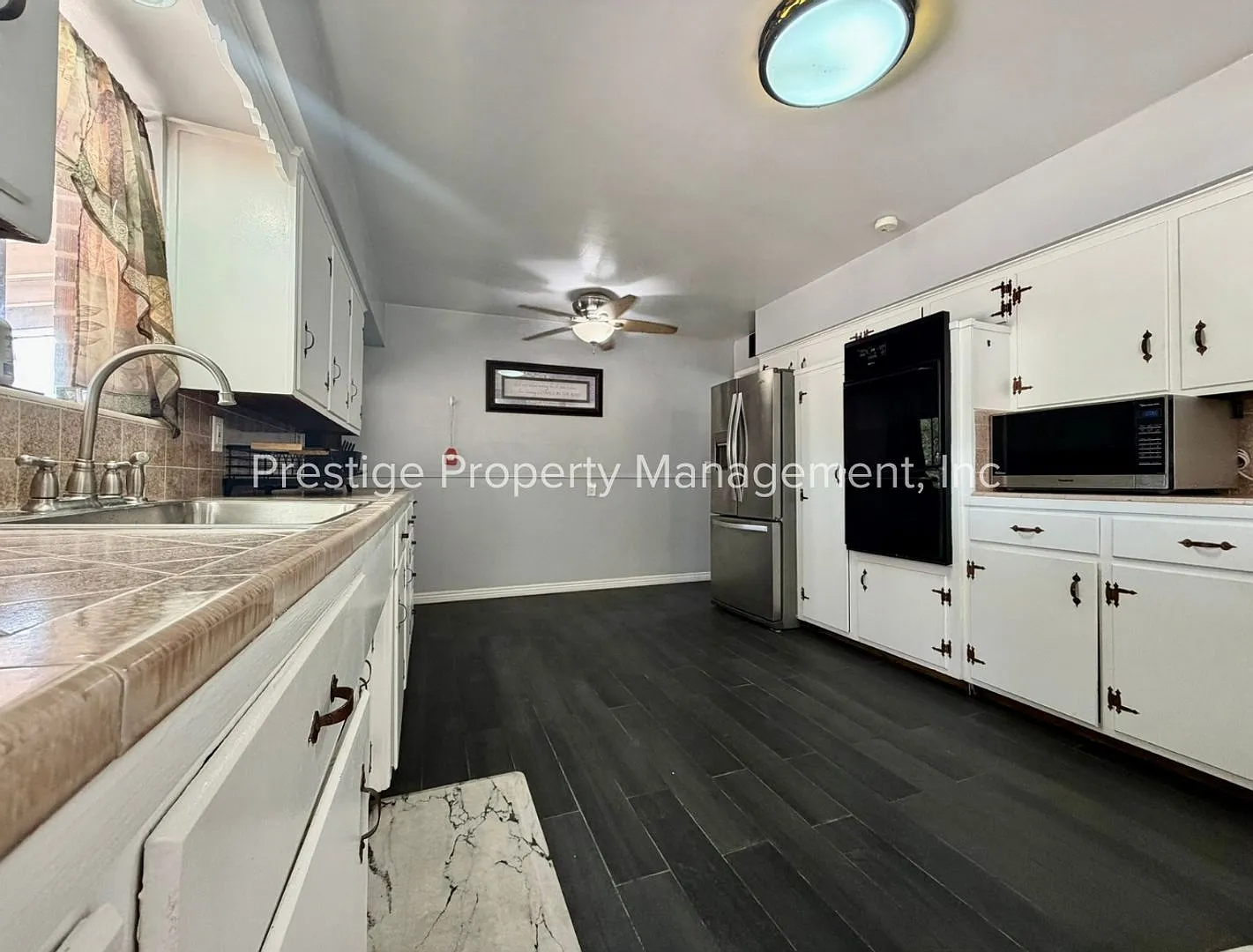 3 bed, 2 Bath Beauty Close to UA! — Photo 2