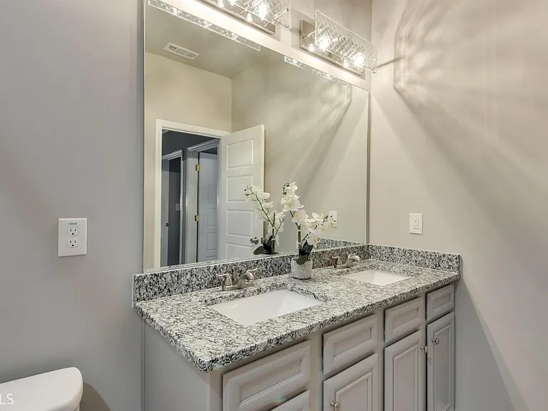 1815 Treymire Ct — Photo 12