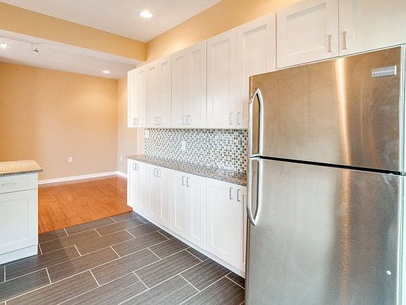 4th image of 2501 Carpenter St #2